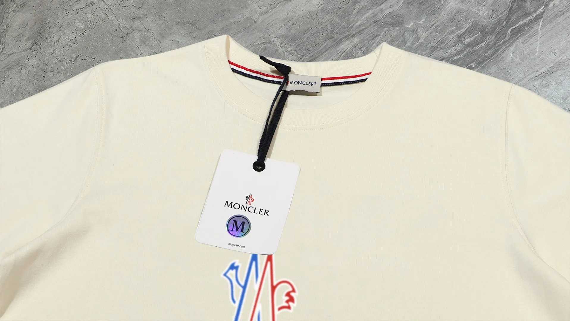 ） 【 In Stock】 〖 𝐌𝐎𝐍𝐂𝐋𝐄𝐑~ 〗 440g ， 😎 ， ， Factory 2025 T ， ， Premium LOGO， Same Style ：Black White Size：S M L XL 2XL